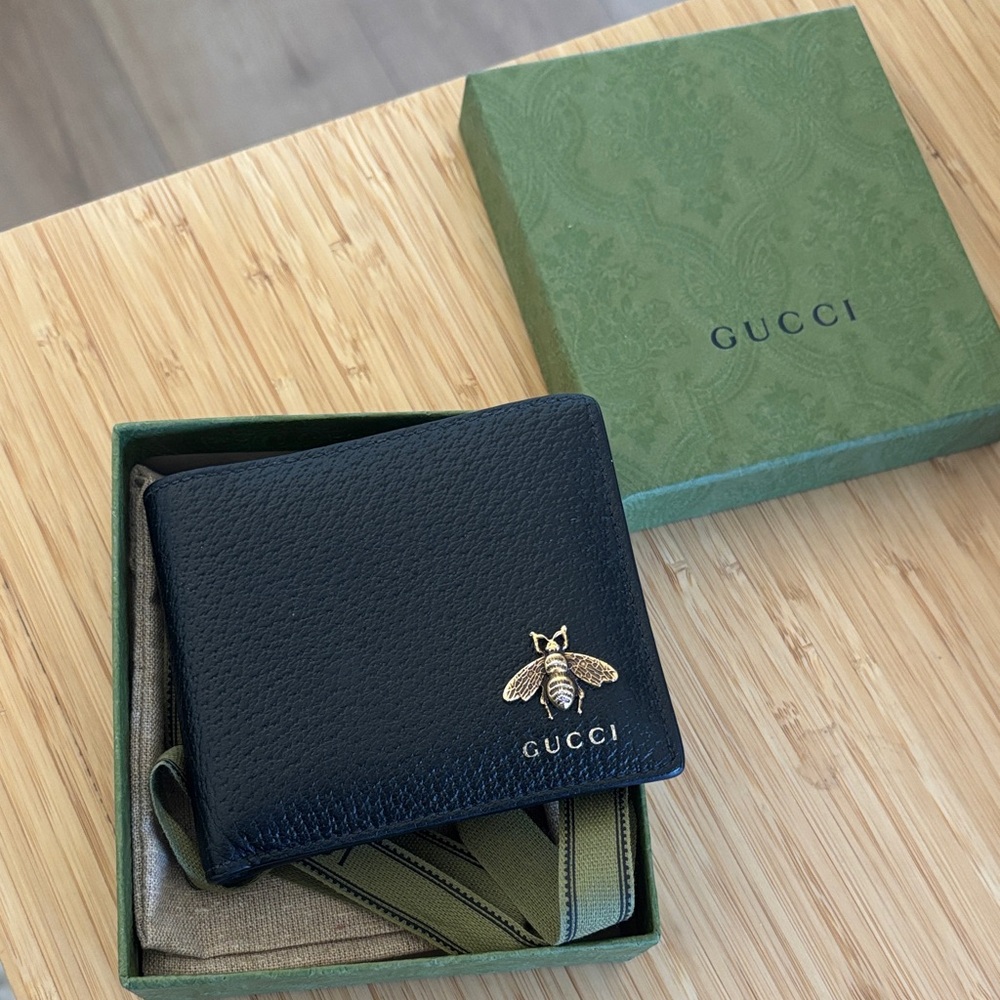Gucci Black Leather Men’s Wallet with Gold Bee